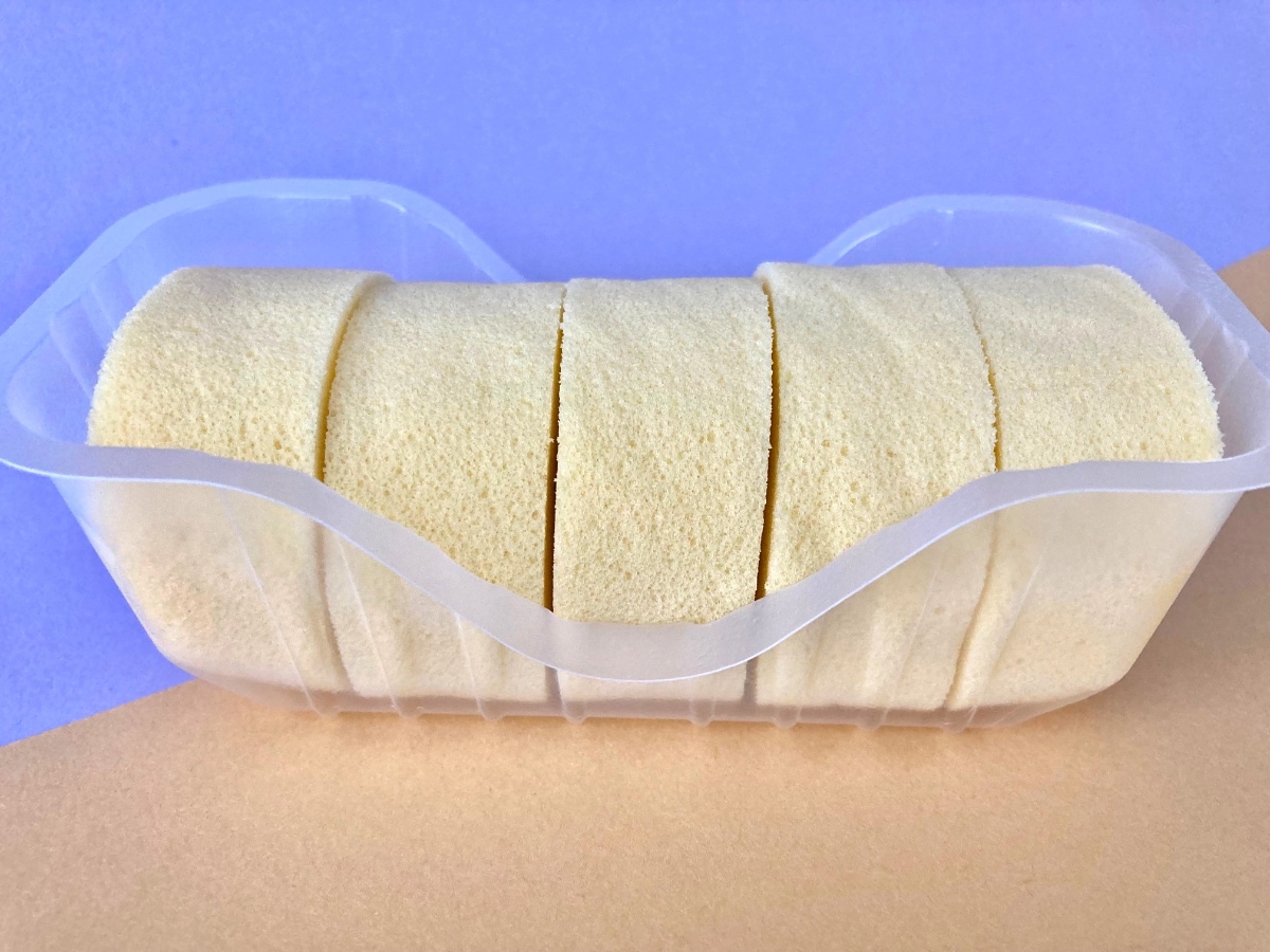 とっても甘くてモッチモチ!【ファミマ】満足感がヤバい新作ロールケーキ