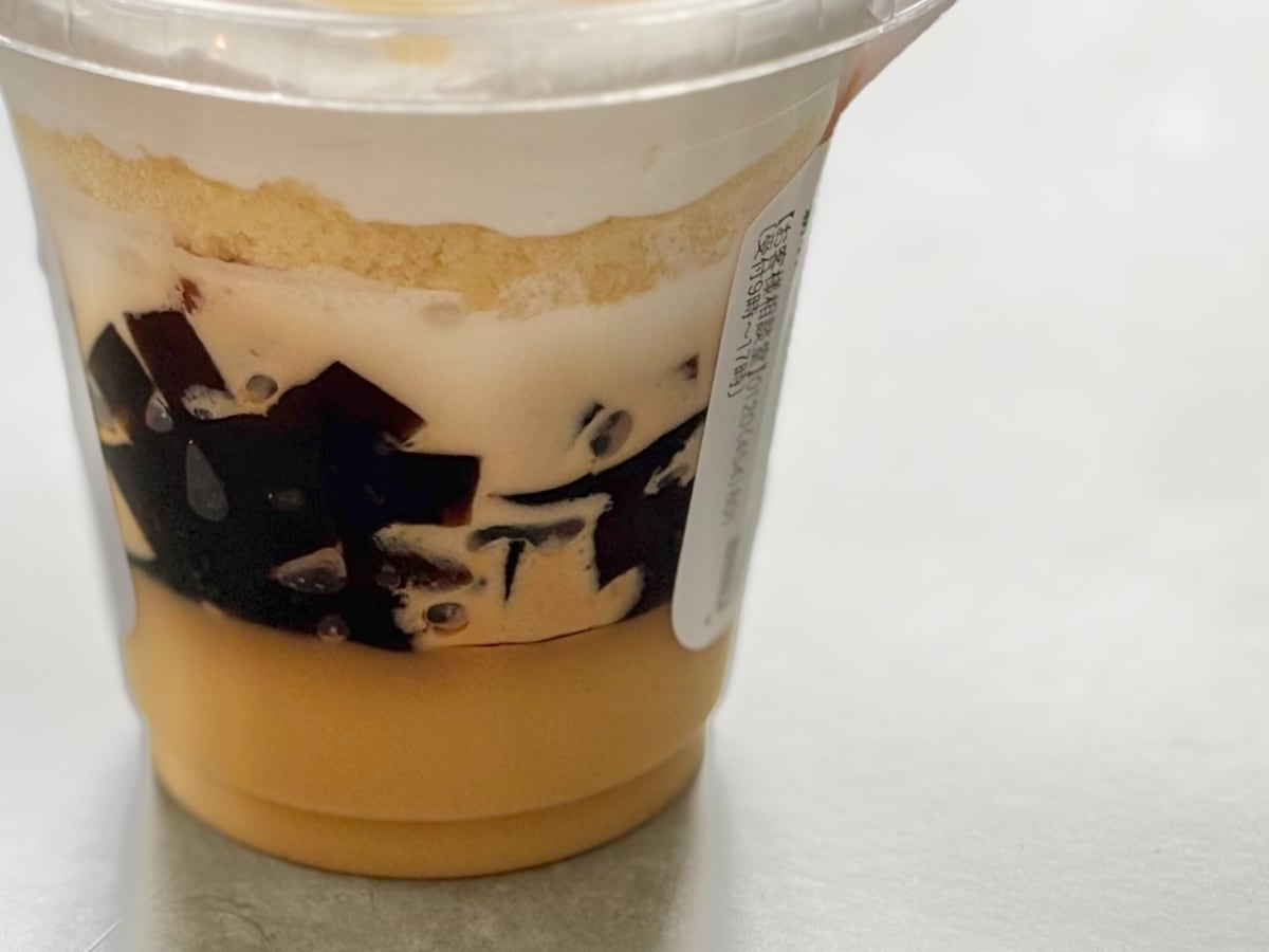 底が一番濃厚！【ファミマ】の大きいパフェは最後まで食べ切る価値あり