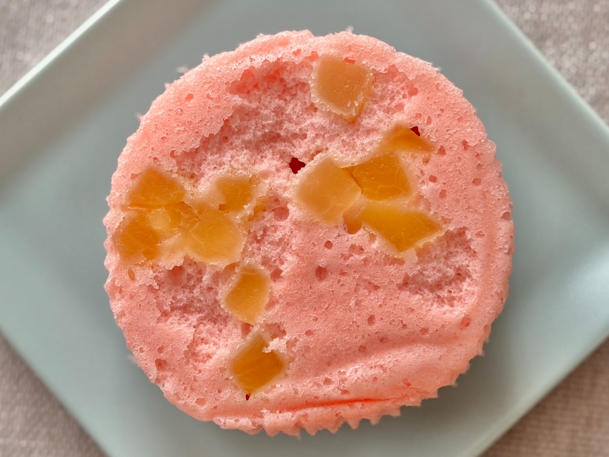 【ファミマ】にピンクのあいつがやってきた！インパクト大のパンを実食