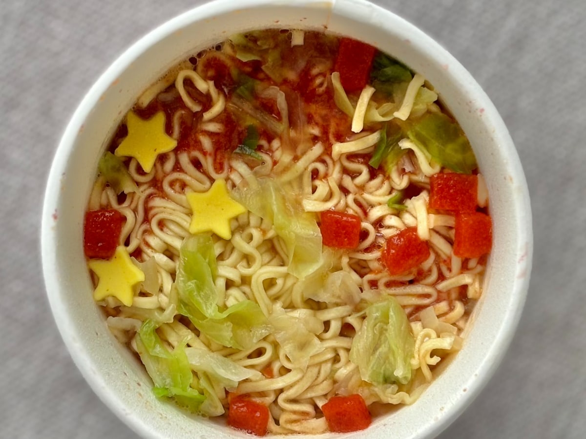 3店舗回ってようやく発見!【ファミマ】と人気キャラのコラボ麺の味は?