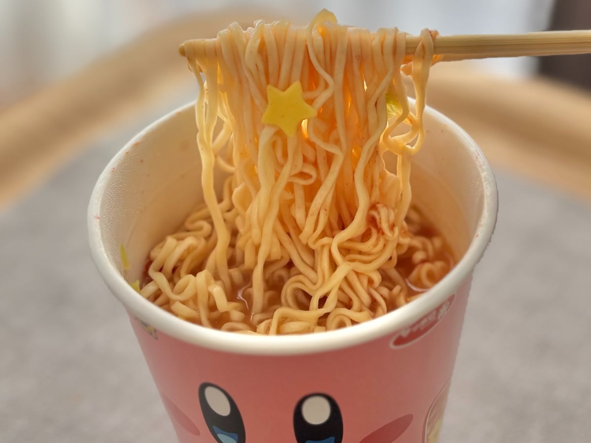 3店舗回ってようやく発見!【ファミマ】と人気キャラのコラボ麺の味は?