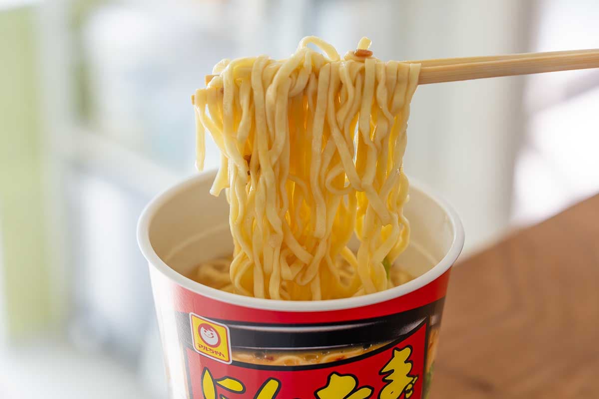 ガツンとにんにく！人気店監修の豚骨醤油カップ麺がローソンに登場