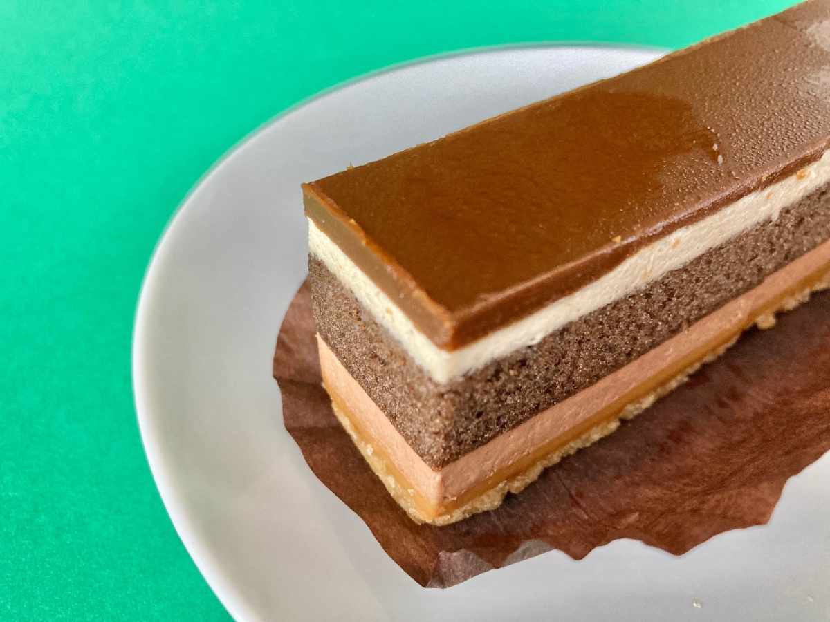 「美味しすぎてびっくり！」「もはや専門店並み！」【ファミマ】贅沢な味わいのオペラケーキ