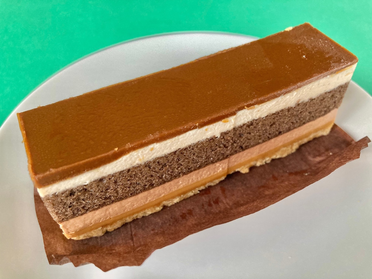 「美味しすぎてびっくり！」「もはや専門店並み！」【ファミマ】贅沢な味わいのオペラケーキ