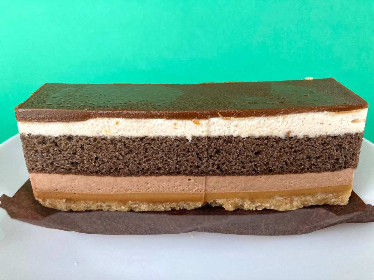 「美味しすぎてびっくり！」「もはや専門店並み！」【ファミマ】贅沢な味わいのオペラケーキ