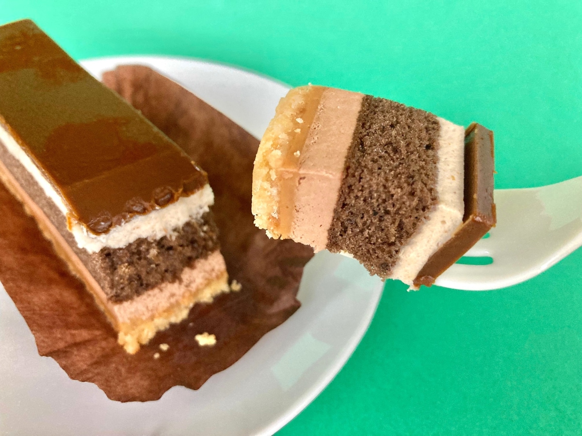 「美味しすぎてびっくり！」「もはや専門店並み！」【ファミマ】贅沢な味わいのオペラケーキ