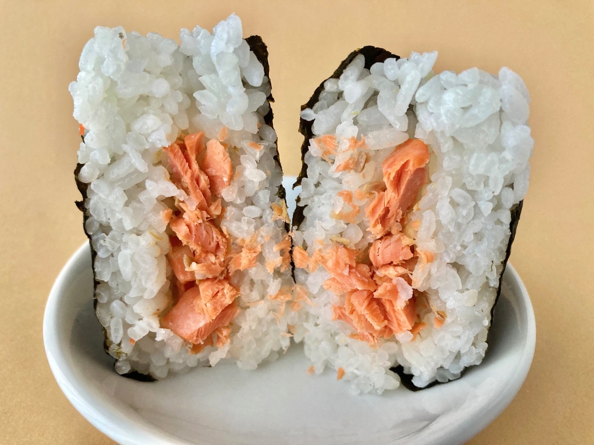名店監修で期待大!柚子胡椒が魅力的!【ローソン】上品な味わいのプレミアムおにぎり
