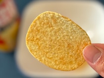 和牛の旨みが贅沢！【チップスター】の新作がずっと食べたくなる味だった