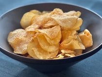 「最強か？？？」カルビー【堅あげポテト】に牡蠣の味香る新商品が登場