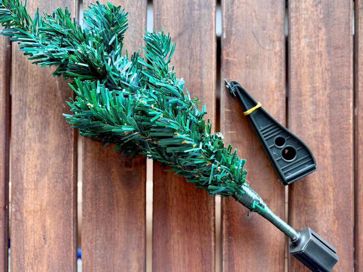 【2025】100均のクリスマスグッズが可愛すぎて大優勝♡手作りリースの作り方も紹介