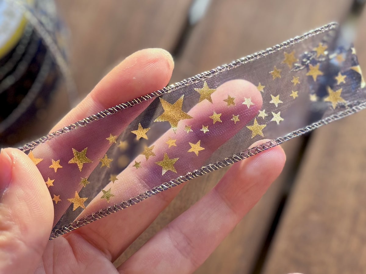 【2025】100均のクリスマスグッズが可愛すぎて大優勝♡手作りリースの作り方も紹介