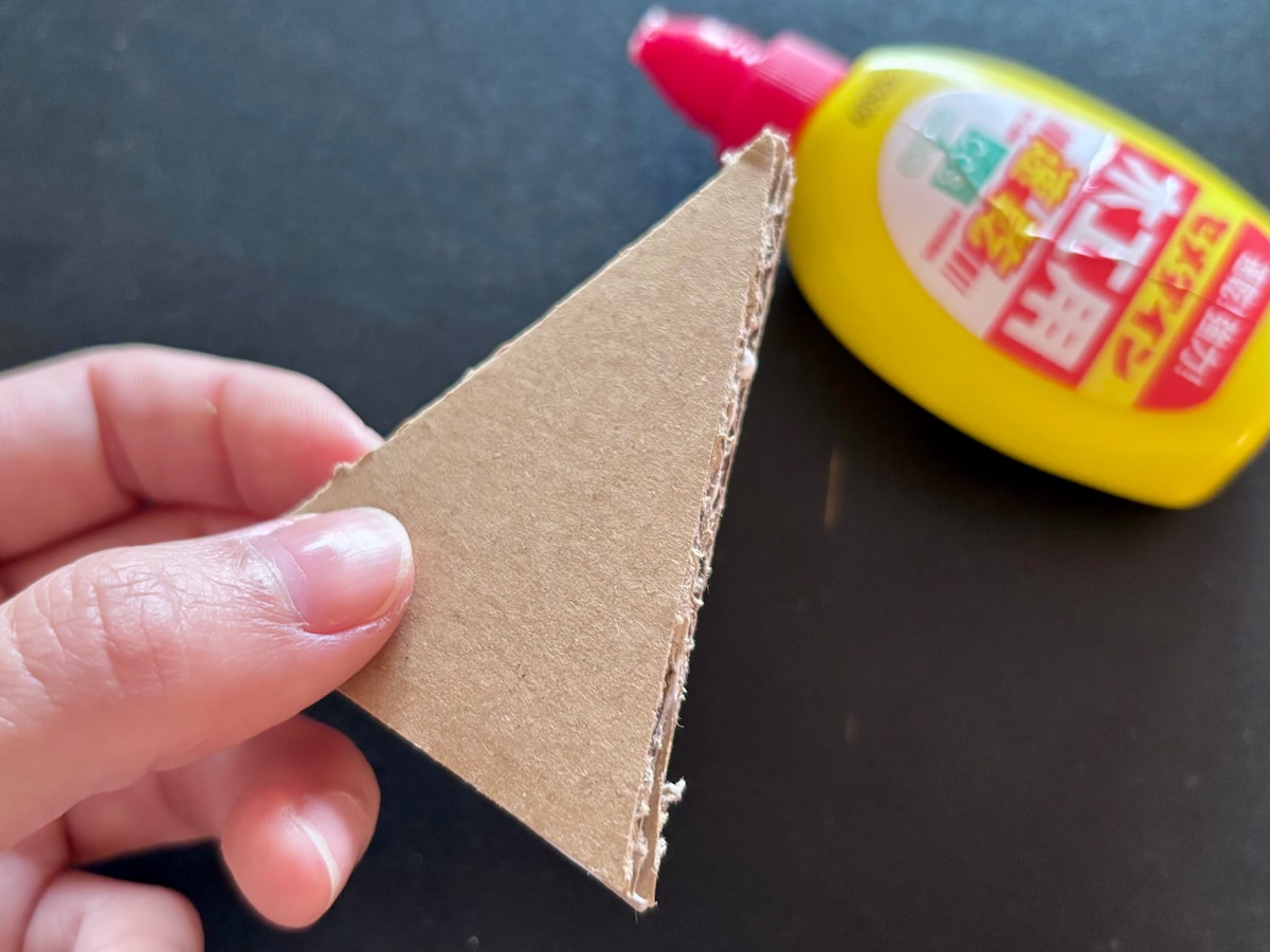 【2025】100均のクリスマスグッズが可愛すぎて大優勝♡手作りリースの作り方も紹介