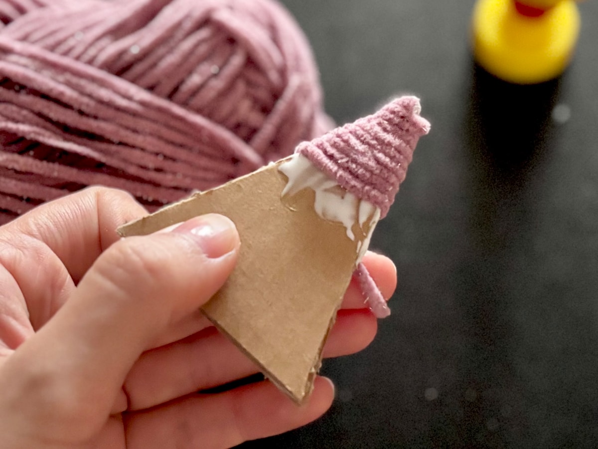 【2025】100均のクリスマスグッズが可愛すぎて大優勝♡手作りリースの作り方も紹介