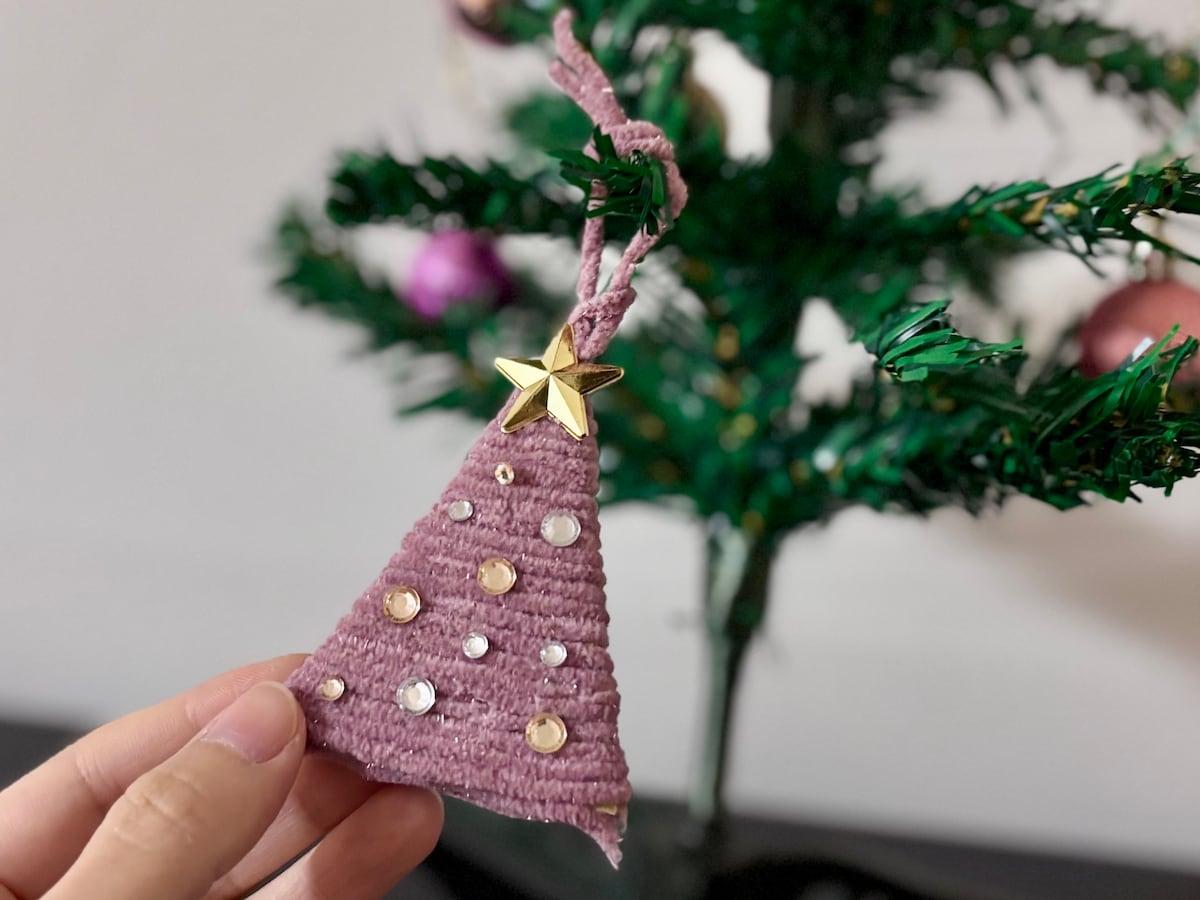 【2025】100均のクリスマスグッズが可愛すぎて大優勝♡手作りリースの作り方も紹介