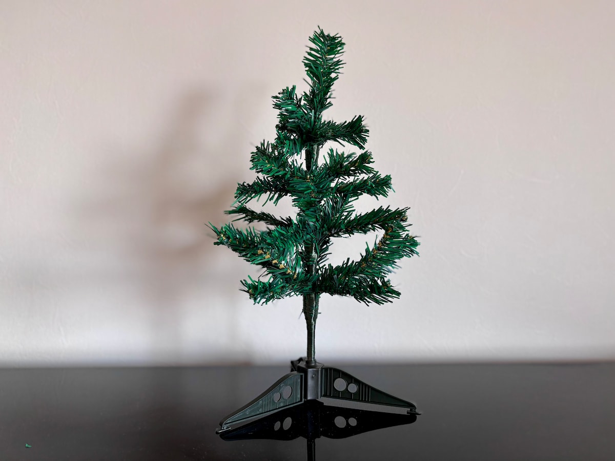 【2025】100均のクリスマスグッズが可愛すぎて大優勝♡手作りリースの作り方も紹介