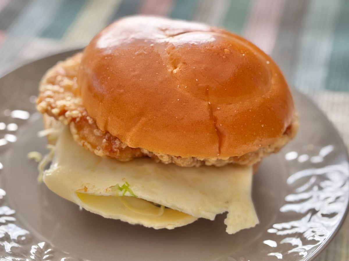 チーズがとろっとろで幸せ【ローソン】店内調理のバーガーが激うまだった