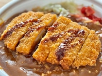 ロースカツがど～んと！！【ファミマ】地方発祥の有名カレーが登場中