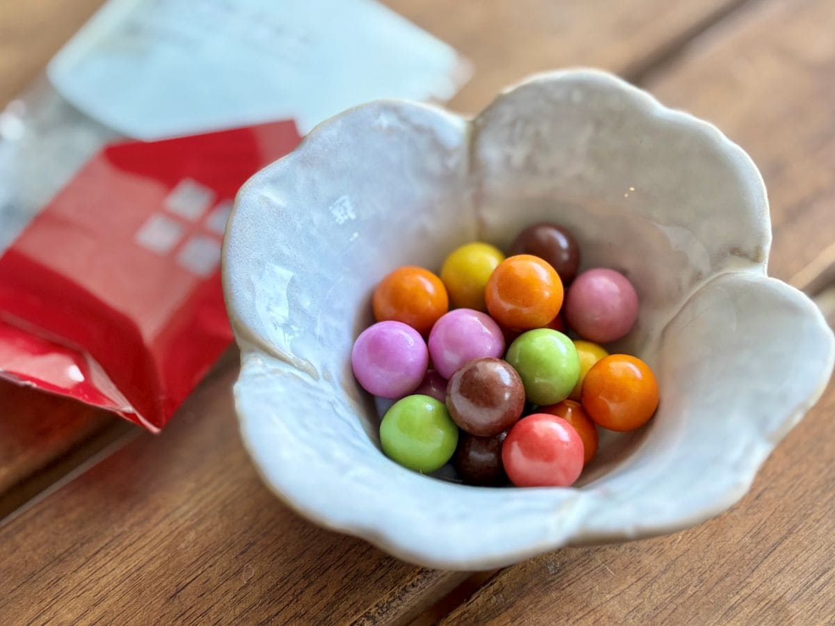 ケーキの飾りにも!【無印良品】人気の「ぽち菓子」シリーズにポップなチョコが登場