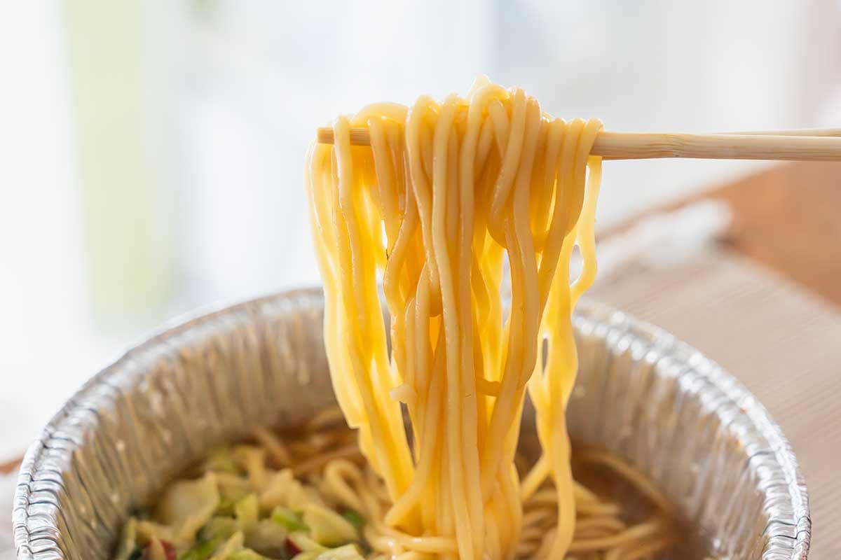 にんにく臭い【ローソン新商品】麺入りもつ鍋はまとめ買いもアリ！