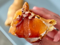 いろんな食感が贅沢！【ファミマ】のりんごクレープがタダものじゃない