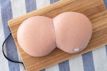 170円の新商品【セブン】ピンク色の菓子パンは2種類の味を楽しめる