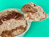 軽い口当たりなのに濃厚！？【ファミマ】しっかり美味しい「植物生まれ」のチョコケーキ