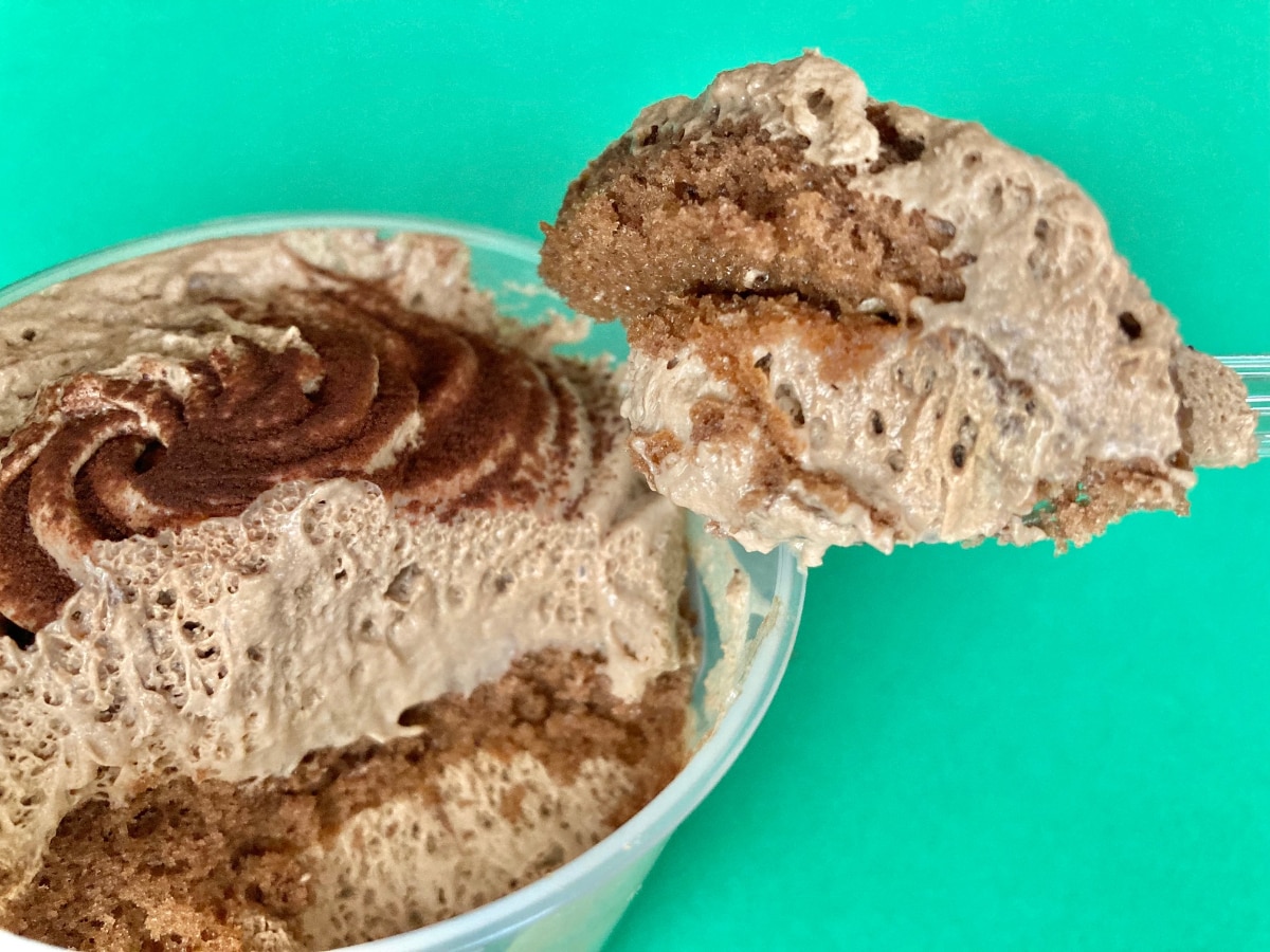 軽い口当たりなのに濃厚!?【ファミマ】しっかり美味しい「植物生まれ」のチョコケーキ