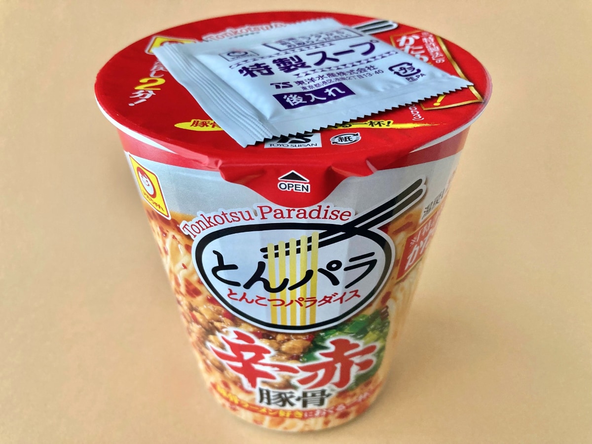 辛すぎなくて食べやすい!飲み干したくなるスープ!【マルちゃん】ピリ辛で美味しい辛赤豚骨