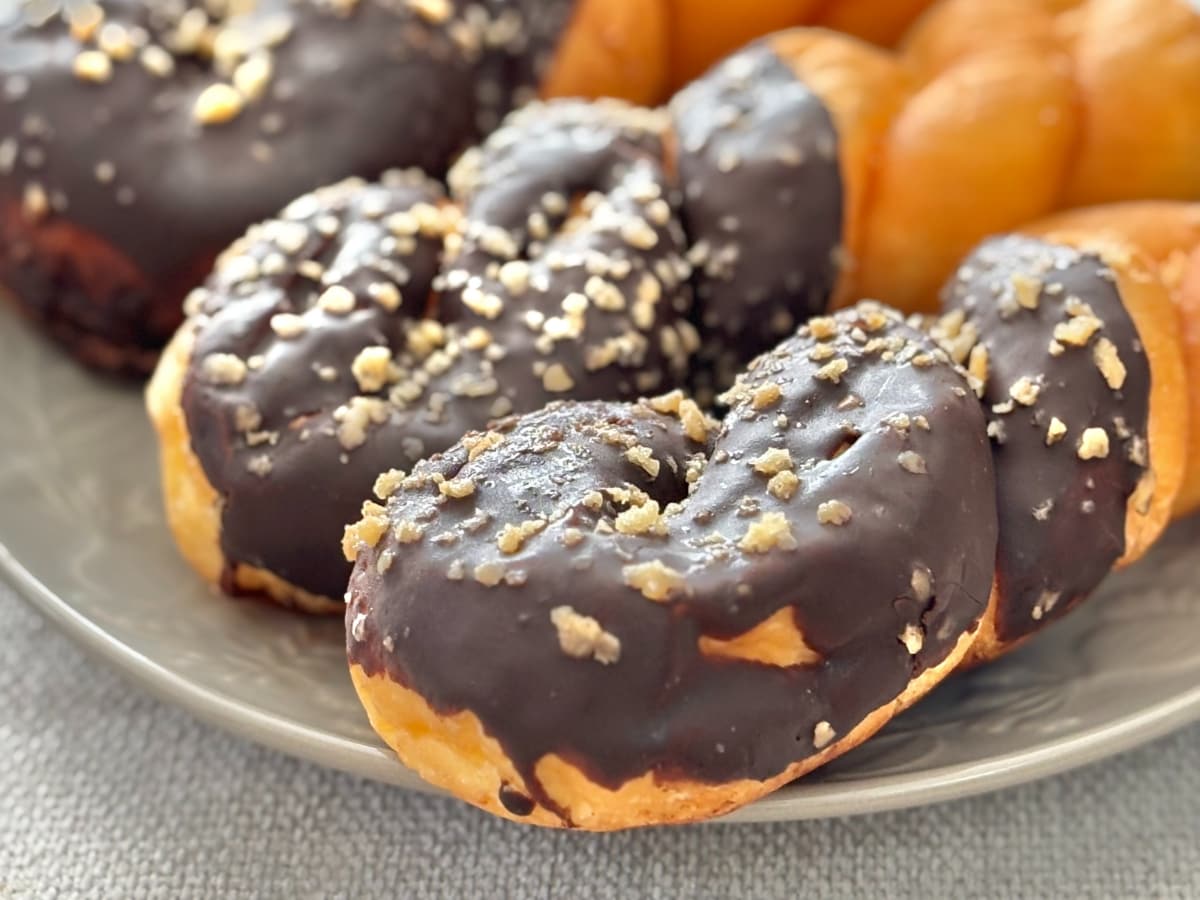 甘いものへの欲求が満たされる!【ファミマ】シェアもできちゃうドーナツ