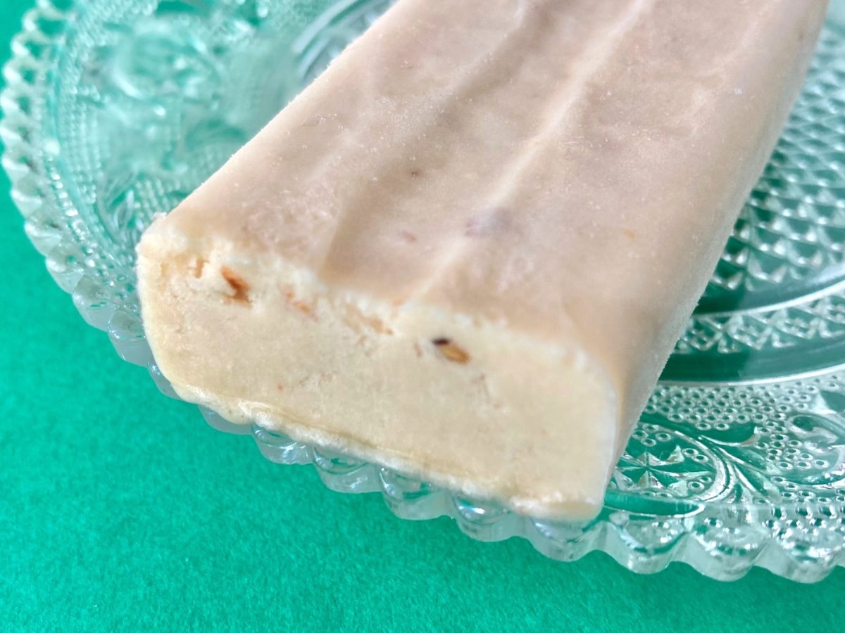 「アーモンドミルク好きにおすすめ!」「低カロリーなのも嬉しい!」【ファミマ】アレルギー特定原材料8品目不使用のアイスバー