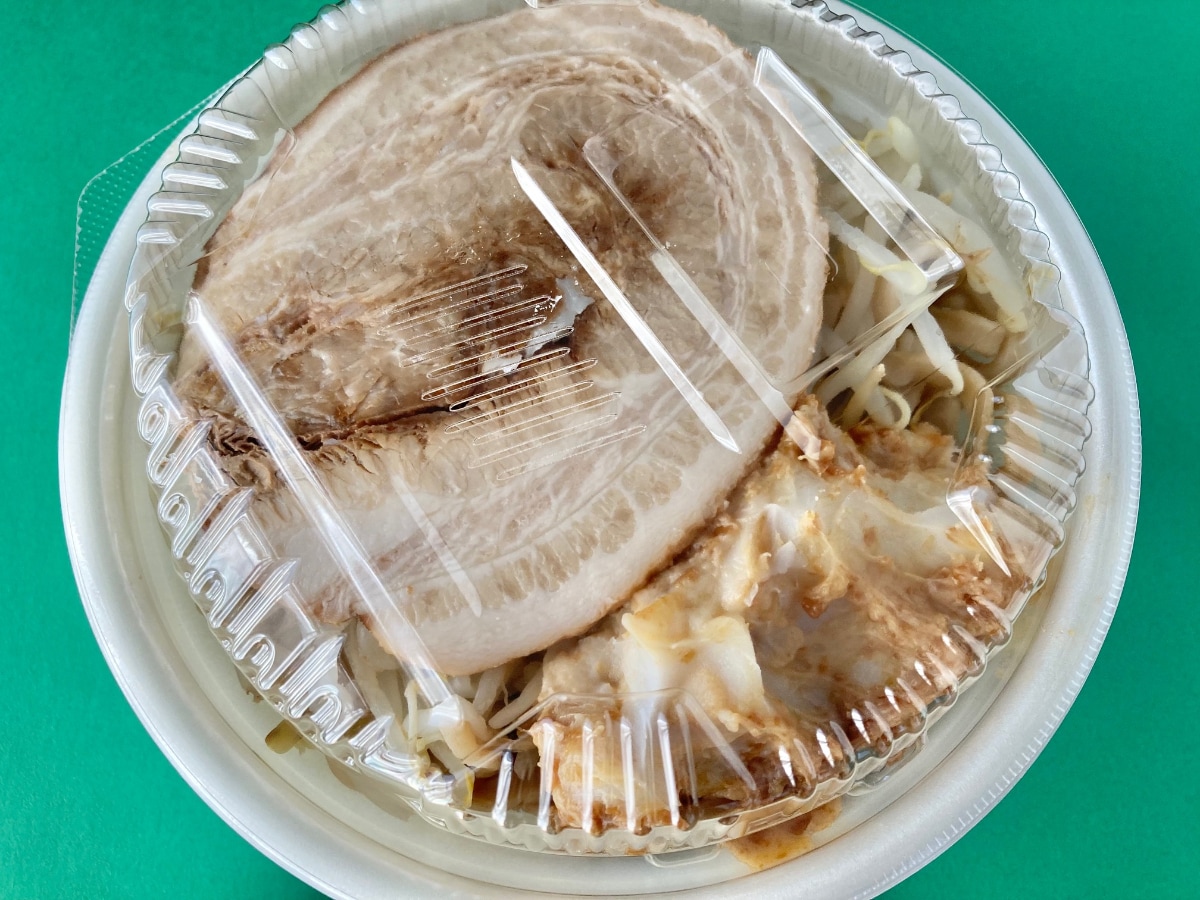 1食当たり1028kcal!やっぱりウマい!【セブン】名店監修の背徳感マシマシラーメン