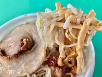 1食当たり1028kcal！やっぱりウマい！【セブン】名店監修の背徳感マシマシラーメン