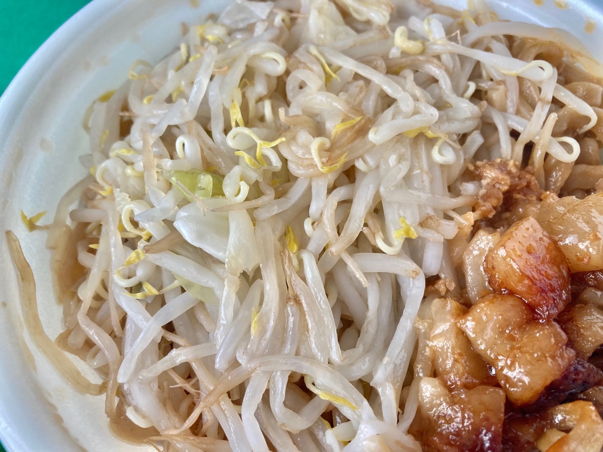 1食当たり1028kcal!やっぱりウマい!【セブン】名店監修の背徳感マシマシラーメン