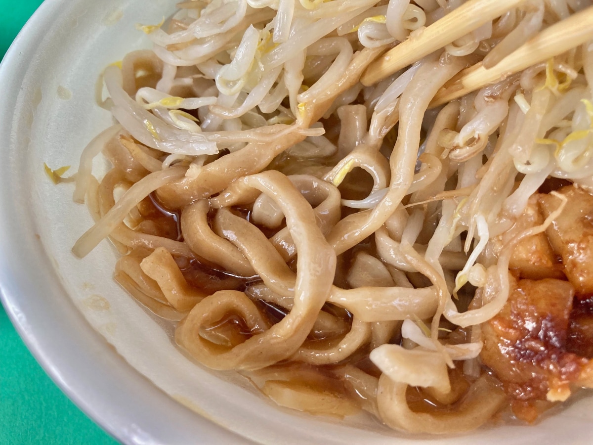 1食当たり1028kcal!やっぱりウマい!【セブン】名店監修の背徳感マシマシラーメン