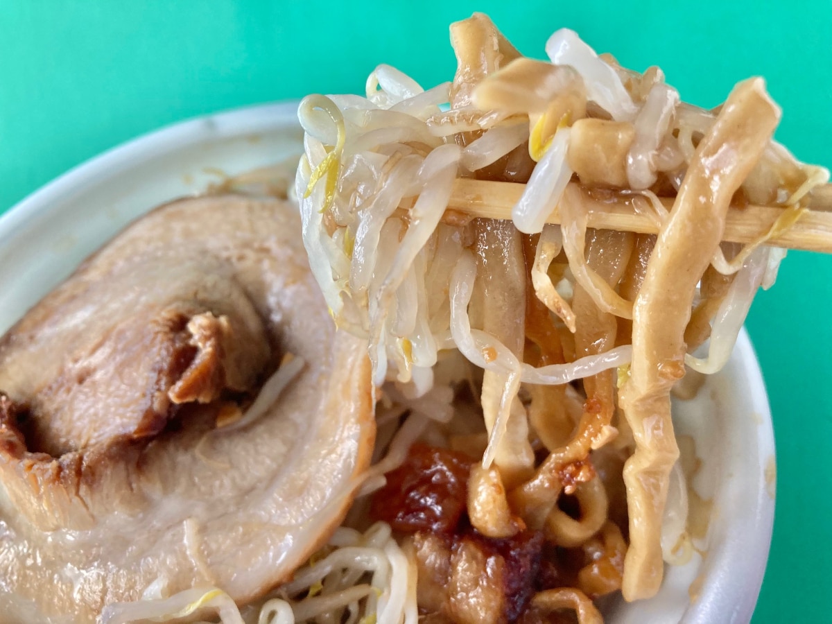 1食当たり1028kcal!やっぱりウマい!【セブン】名店監修の背徳感マシマシラーメン