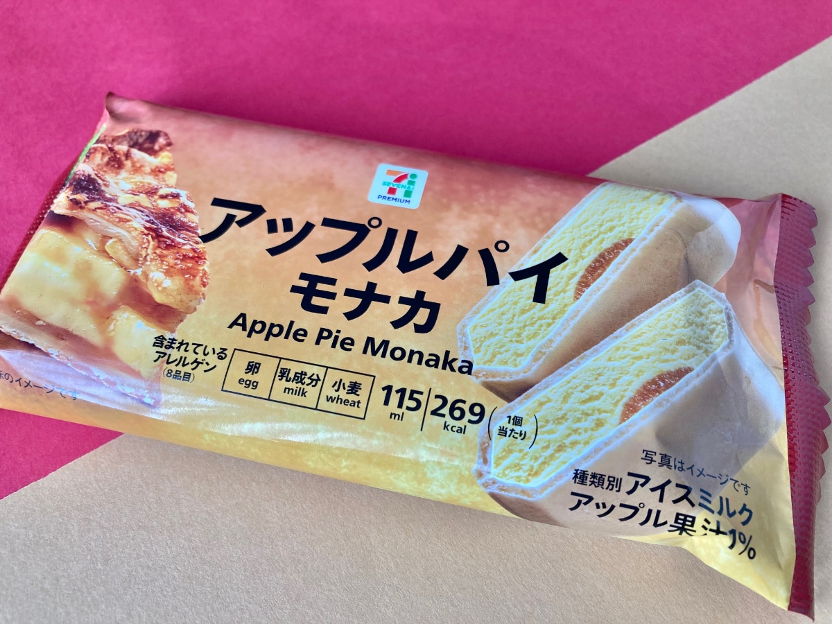 甘さ控えめで食べやすい!シナモンもいいアクセント!【セブン】アップルソースが入ったモナカアイス