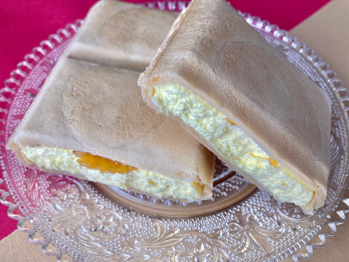 甘さ控えめで食べやすい!シナモンもいいアクセント!【セブン】アップルソースが入ったモナカアイス