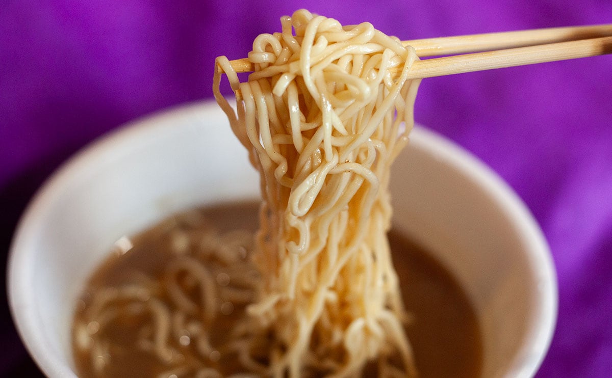 288円は安すぎる。超人気店「NIBOSHIMANIA」の味が『カップ麺』になった!