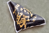 甘辛な濃厚ソースがうまぁ！【ファミマ】の限定中華まんは食べて損なし