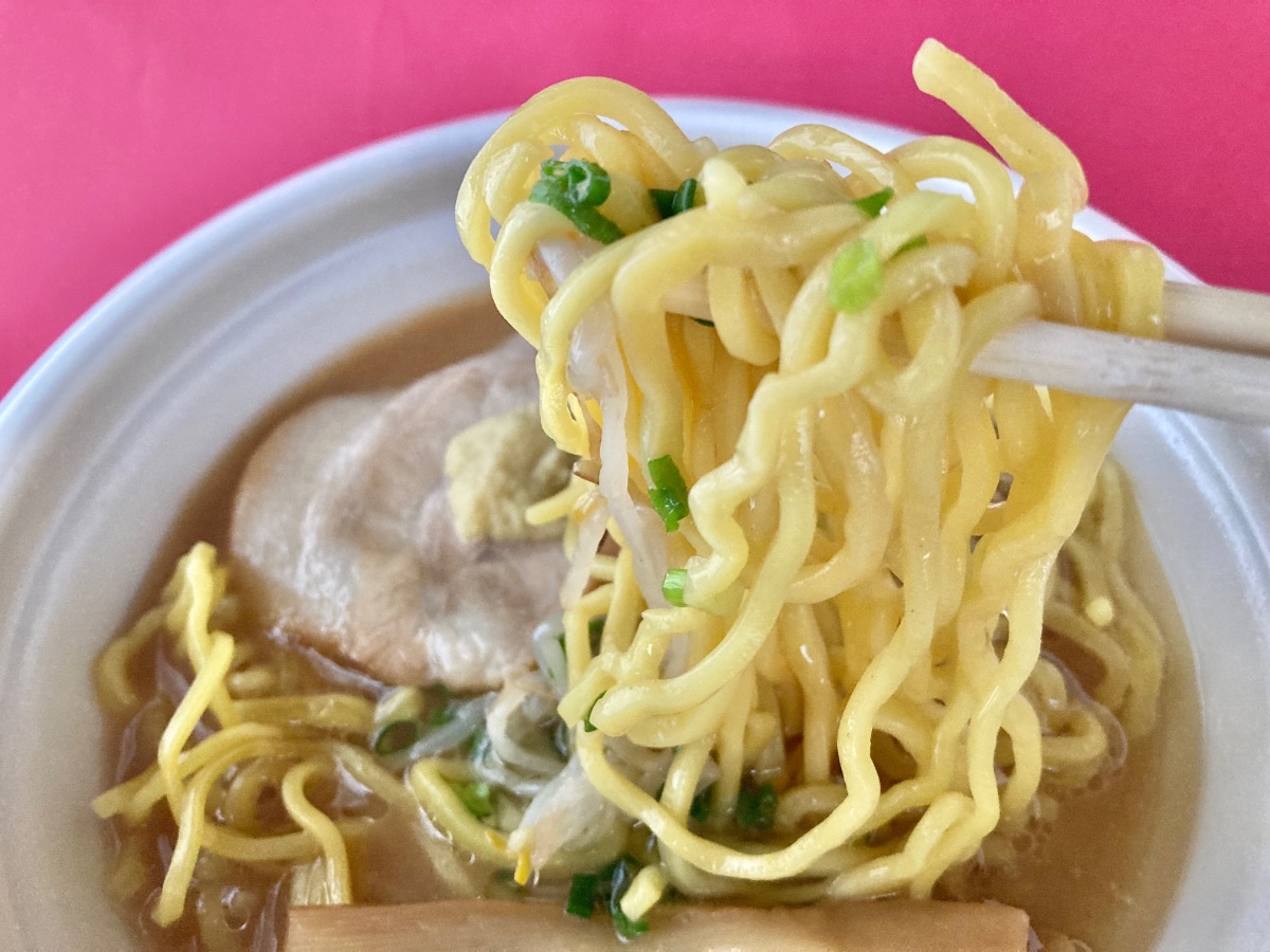 山椒の風味が斬新!マイルドなスープも好印象!【ローソン】名店監修の味噌ラーメン