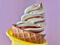 相性抜群！たっぷり詰め込まれてる！【ローソン】プリンアイスのワッフルコーン