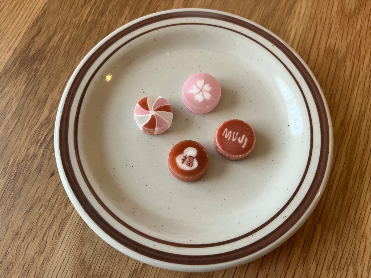 「柄がかわいすぎる!」【無印良品】『福飴』を実際に食べてみた