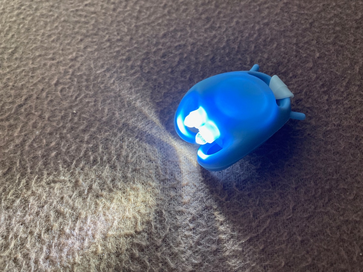 補助用として使おう!100均の自転車ライト|電池のセットも簡単!シリコンタイプを紹介