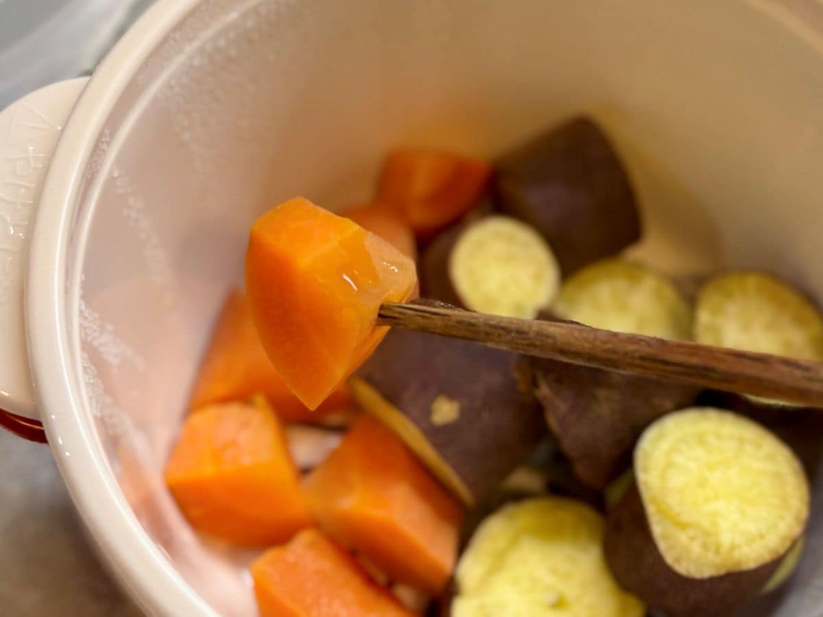 100均の蒸し器が超使える!さつまいもを蒸してみたら…えっ、こんなに美味しいの!?