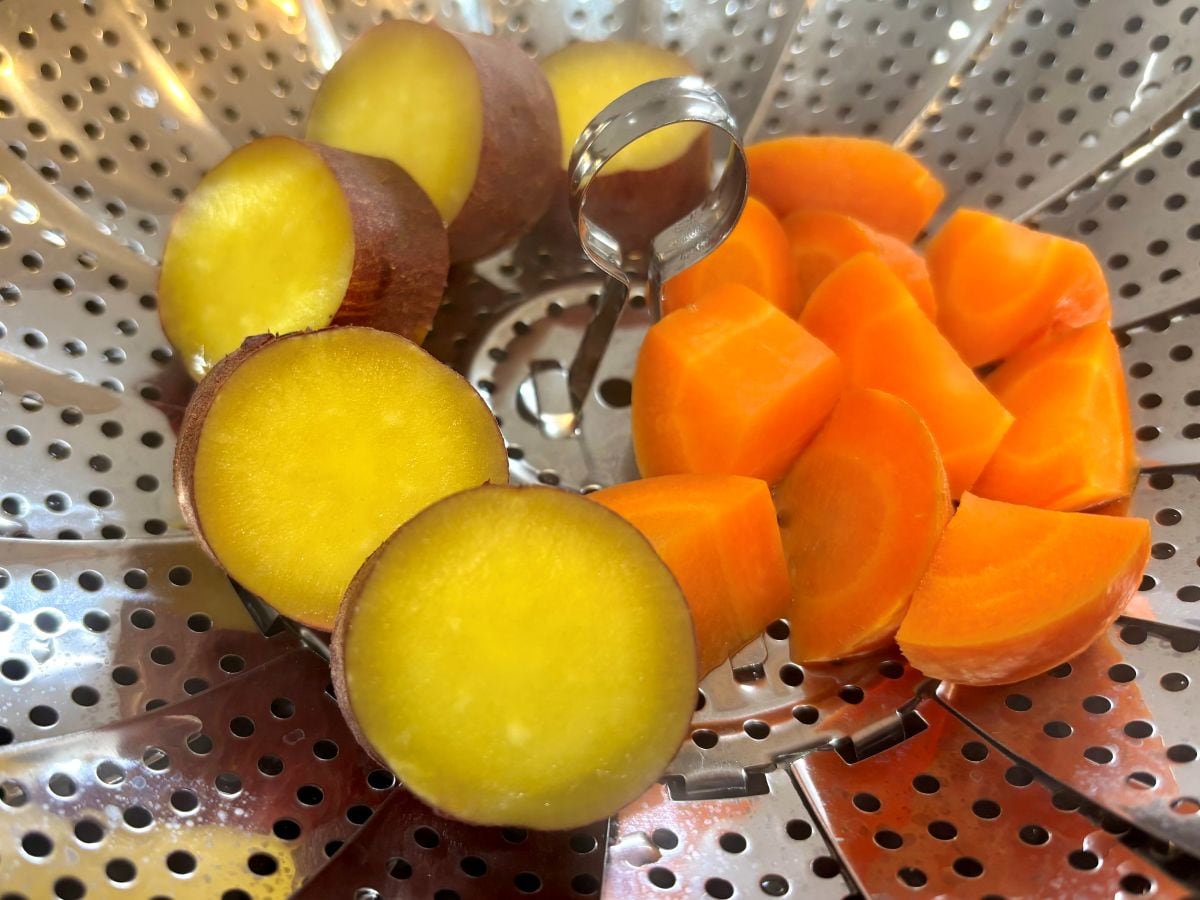 100均の蒸し器が超使える!さつまいもを蒸してみたら…えっ、こんなに美味しいの!?