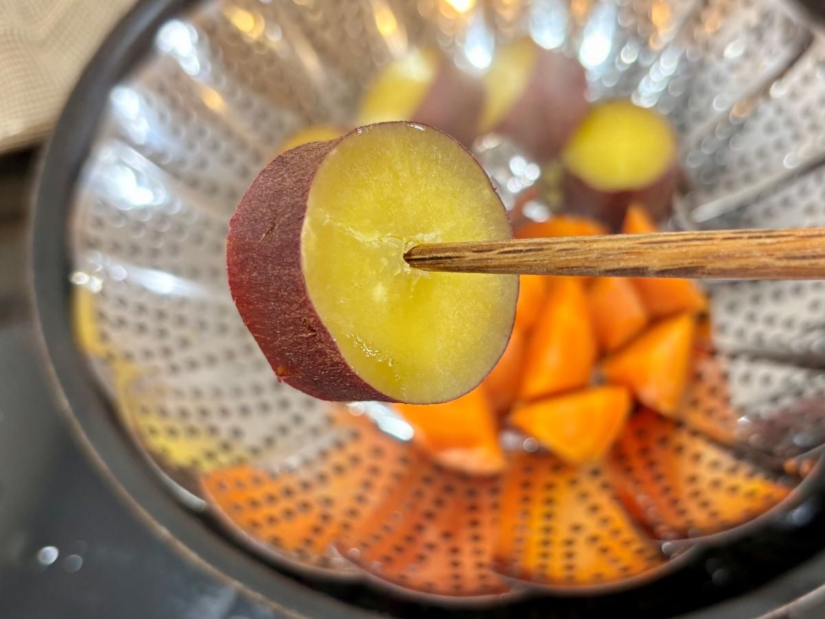 100均の蒸し器が超使える!さつまいもを蒸してみたら…えっ、こんなに美味しいの!?