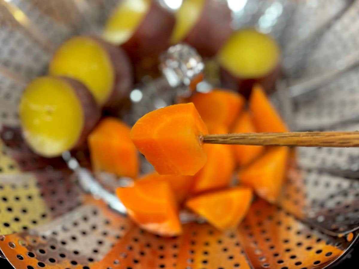 100均の蒸し器が超使える!さつまいもを蒸してみたら…えっ、こんなに美味しいの!?