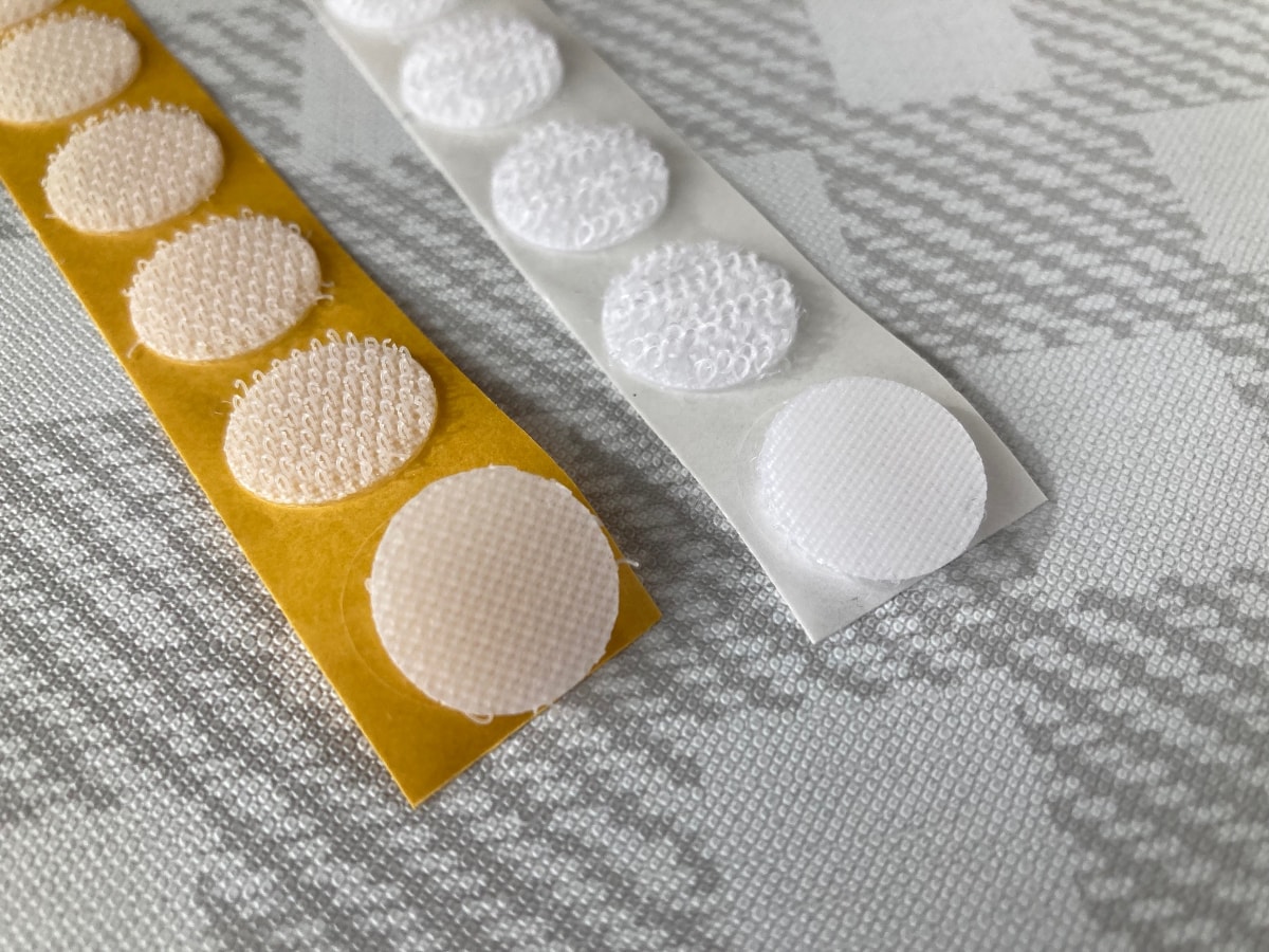 マジックテープは100均で買える?どこにある?|両面テープで使いやすい!強力タイプや丸型も紹介