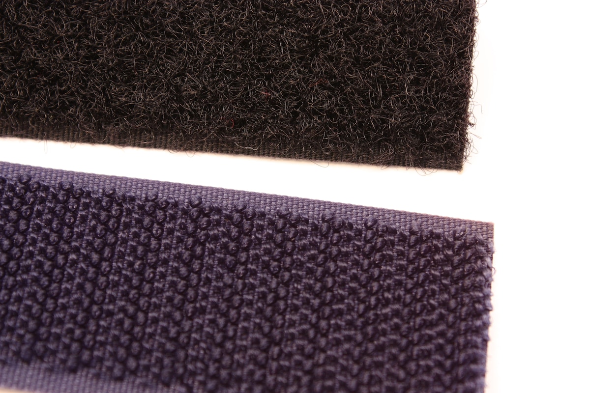 マジックテープは100均で買える?どこにある?|両面テープで使いやすい!強力タイプや丸型も紹介