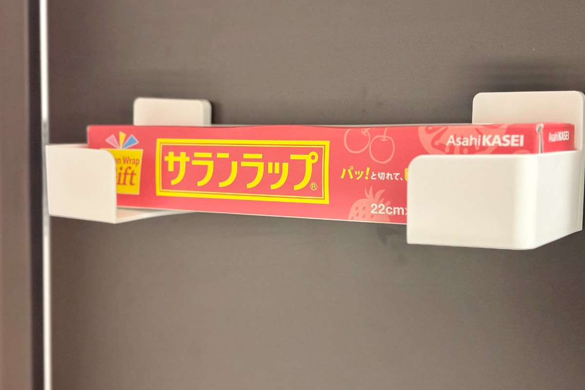 【100均】ラップホルダーのおすすめ6選【ダイソー・セリア・キャンドゥ】マグネット式や横置きも